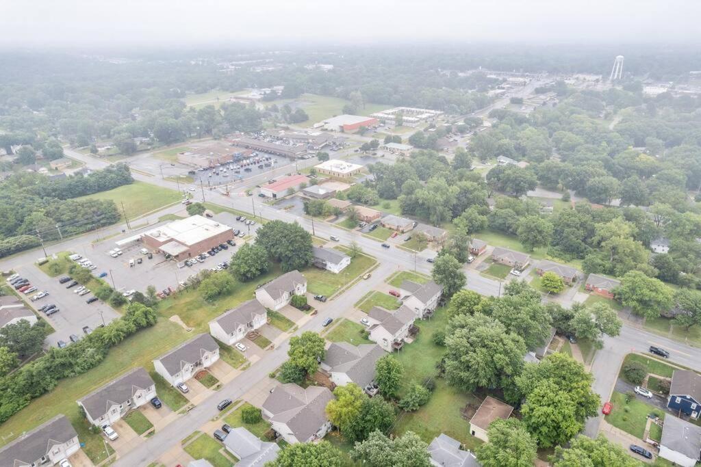 Beautiful Townhome, 11 Minutes To Downtown, Kcmo. Kansas City Bagian luar foto