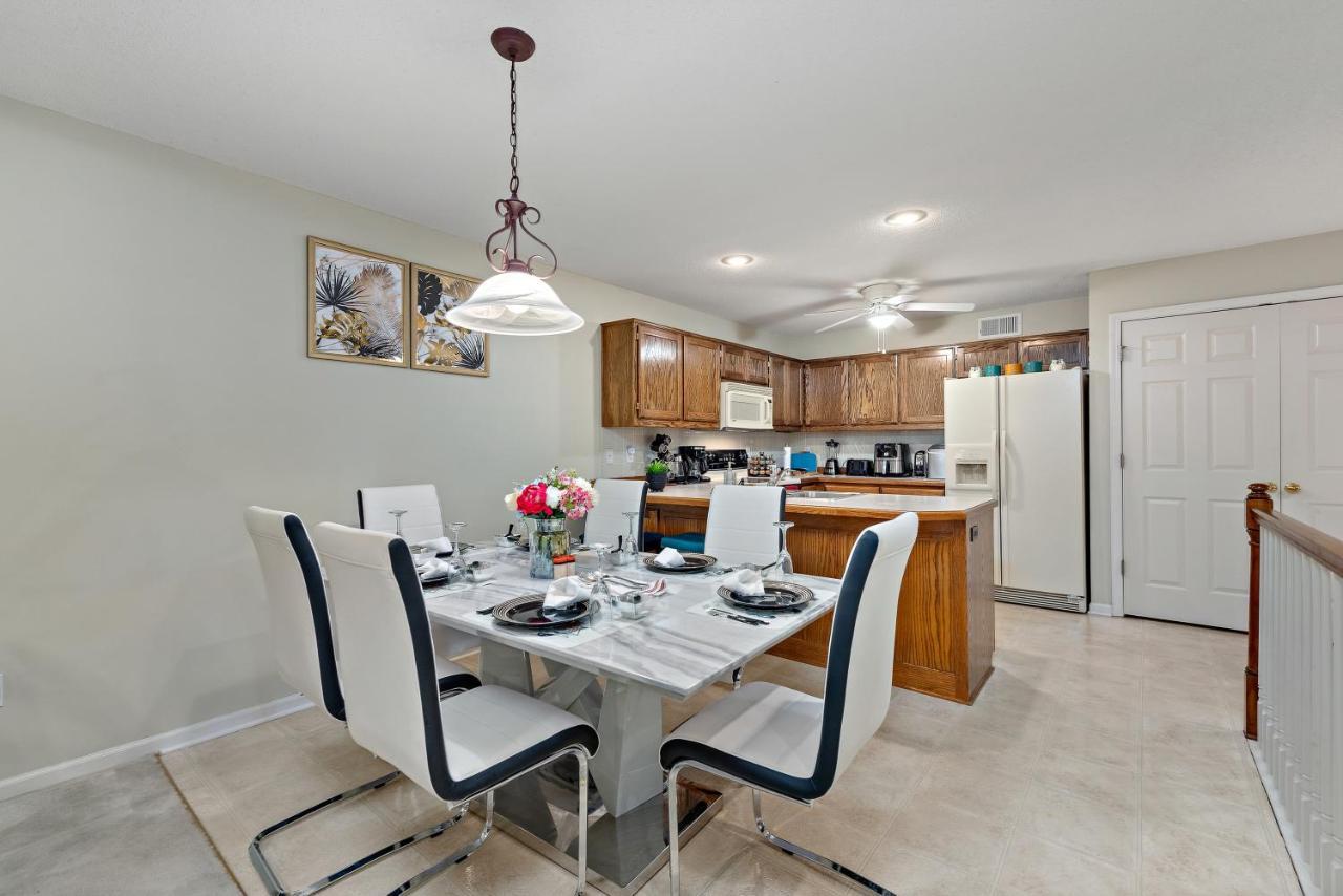 Beautiful Townhome, 11 Minutes To Downtown, Kcmo. Kansas City Bagian luar foto