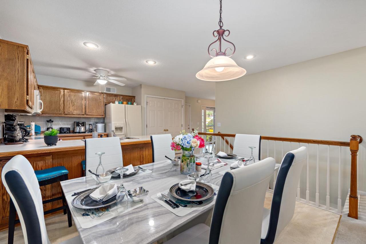 Beautiful Townhome, 11 Minutes To Downtown, Kcmo. Kansas City Bagian luar foto