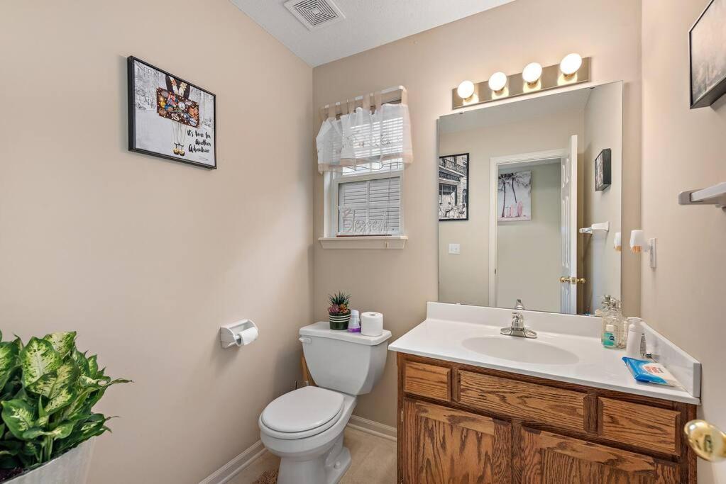 Beautiful Townhome, 11 Minutes To Downtown, Kcmo. Kansas City Bagian luar foto