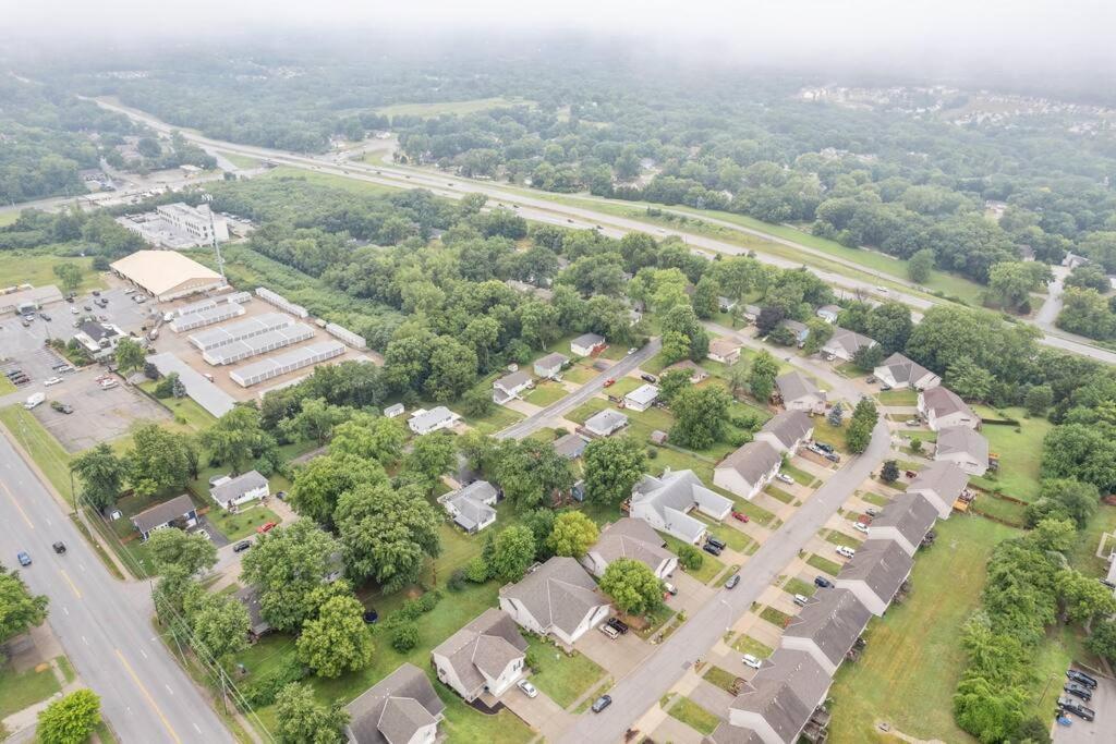 Beautiful Townhome, 11 Minutes To Downtown, Kcmo. Kansas City Bagian luar foto