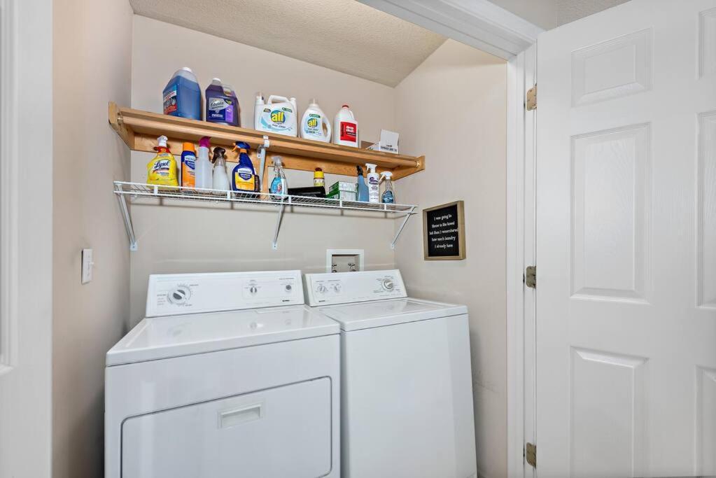 Beautiful Townhome, 11 Minutes To Downtown, Kcmo. Kansas City Bagian luar foto