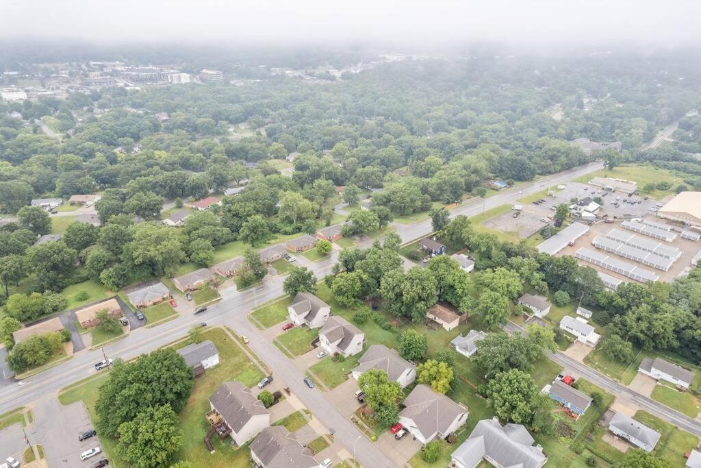 Beautiful Townhome, 11 Minutes To Downtown, Kcmo. Kansas City Bagian luar foto