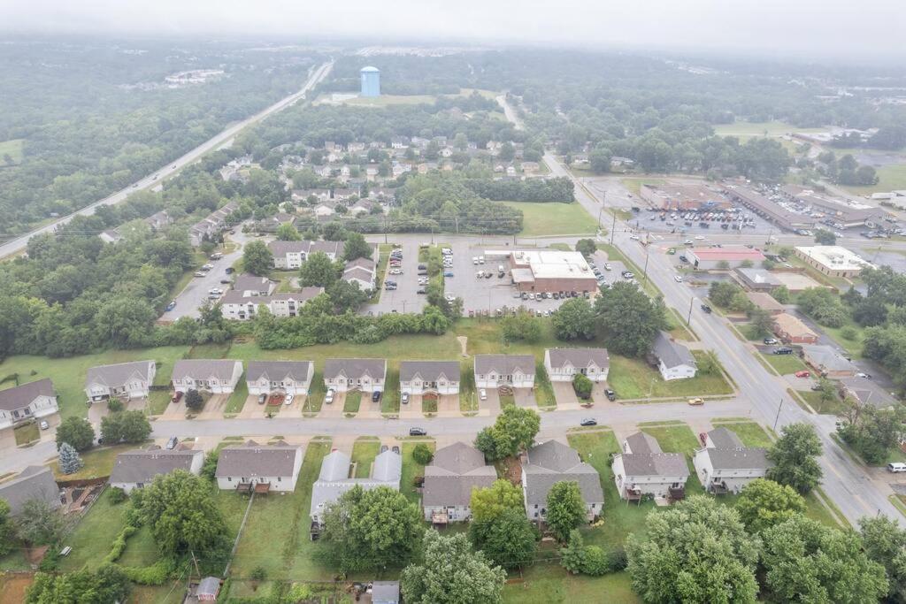 Beautiful Townhome, 11 Minutes To Downtown, Kcmo. Kansas City Bagian luar foto