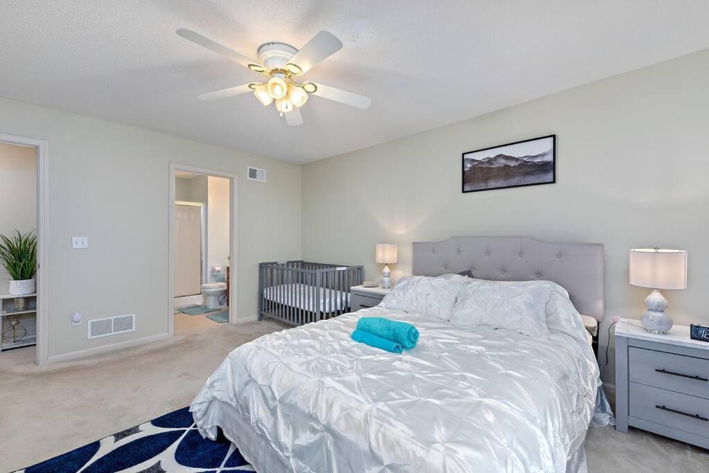 Beautiful Townhome, 11 Minutes To Downtown, Kcmo. Kansas City Bagian luar foto
