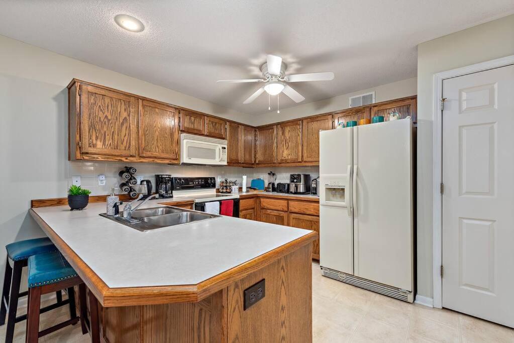 Beautiful Townhome, 11 Minutes To Downtown, Kcmo. Kansas City Bagian luar foto