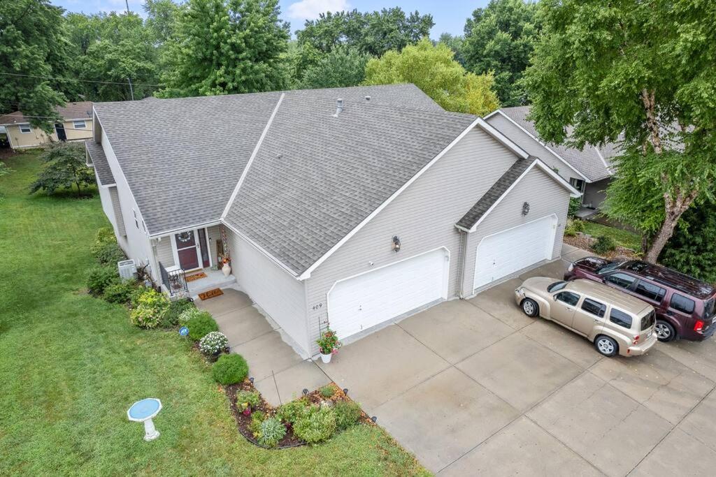 Beautiful Townhome, 11 Minutes To Downtown, Kcmo. Kansas City Bagian luar foto