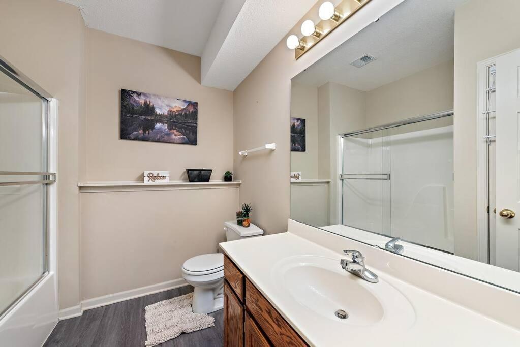 Beautiful Townhome, 11 Minutes To Downtown, Kcmo. Kansas City Bagian luar foto