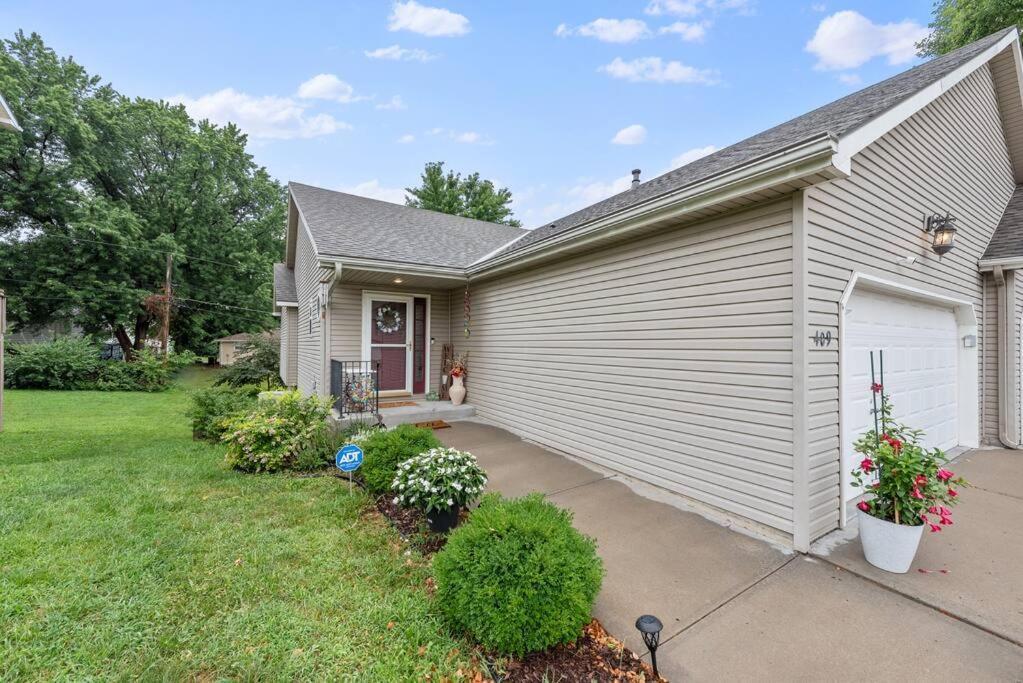 Beautiful Townhome, 11 Minutes To Downtown, Kcmo. Kansas City Bagian luar foto