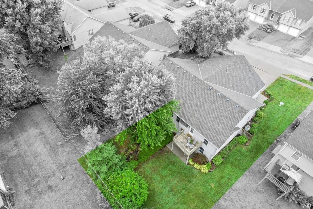 Beautiful Townhome, 11 Minutes To Downtown, Kcmo. Kansas City Bagian luar foto