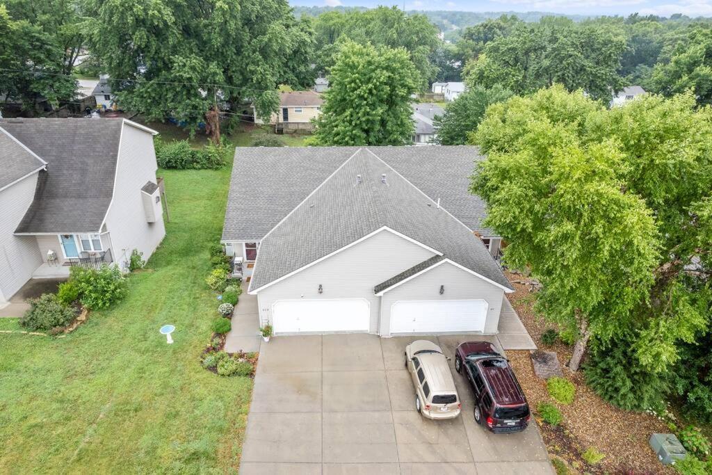 Beautiful Townhome, 11 Minutes To Downtown, Kcmo. Kansas City Bagian luar foto